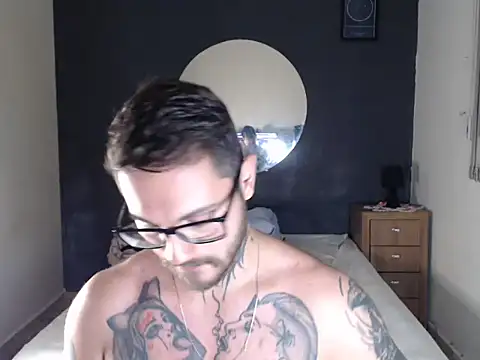 Snapshot of clark_r chatting on November 2025 12:20:01 AM clark r online show from November 2025 12:20:01 AM