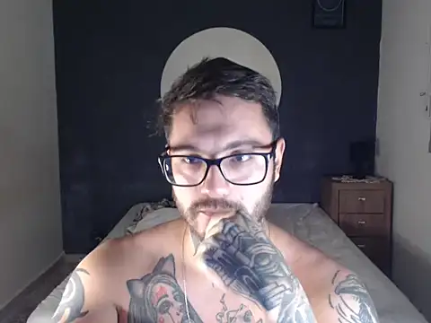 Snapshot of clark_r chatting on November 2025 12:27:01 AM clark r online show from November 2025 12:27:01 AM