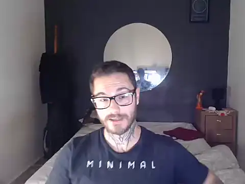 Snapshot of clark_r chatting on November 2025 01:05:02 AM clark r online show from November 2025 01:05:02 AM