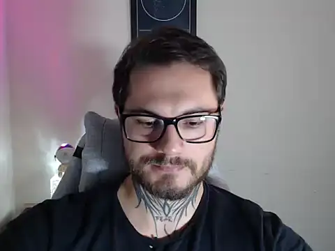Snapshot of clark_r chatting on April 2026 12:09:02 AM clark r online show from April 2026 12:09:02 AM