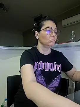 Milf Abigail online show from February 2025 11:21:02 PM