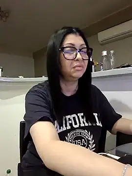 Milf Abigail online show from December 2025 01:24:02 AM