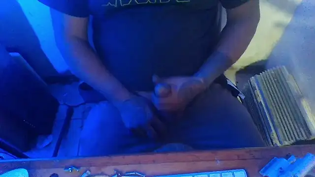 Snapshot of AlanDickson chatting on January 2026 05:44:01 AM AlanDickson online show from January 2026 05:44:01 AM