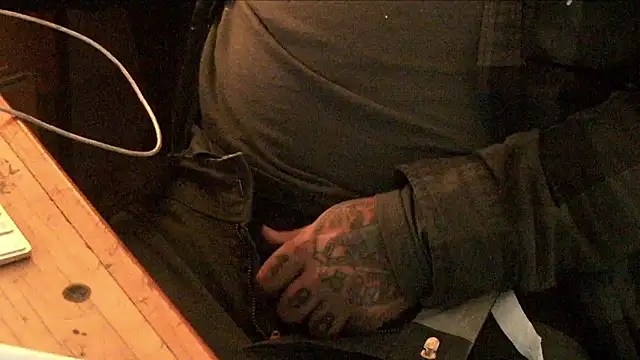 Snapshot of AlanDickson chatting on February 2026 05:04:01 AM AlanDickson online show from February 2026 05:04:01 AM