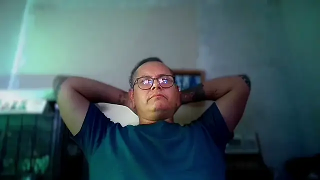 Snapshot of AlanDickson chatting on April 2026 12:20:01 PM AlanDickson online show from April 2026 12:20:01 PM