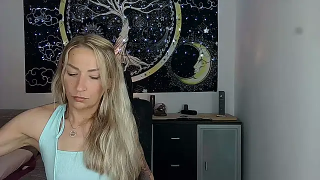 Snapshot of SexxyLiviaa chatting on June 2026 12:22:02 AM SexxyLiviaa online show from June 2026 12:22:02 AM