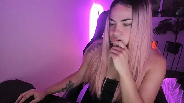 MelSaunders online show from December 2025 12:52:02 AM