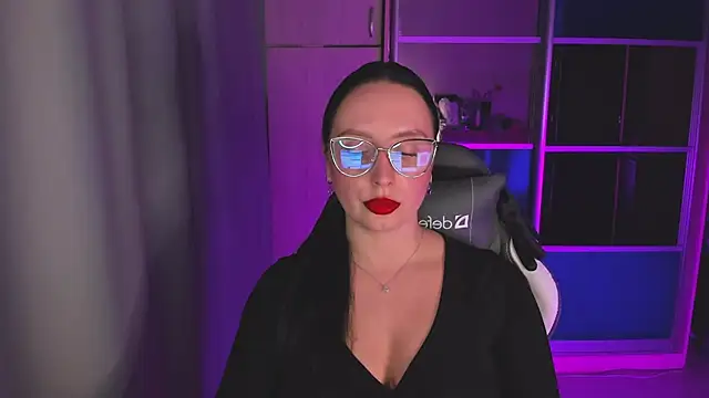 Christy Calypso online show from April 2026 04:07:01 PM