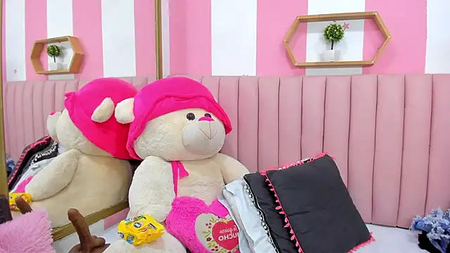 ISABELLA 020 online show from November 2025 01:44:01 PM