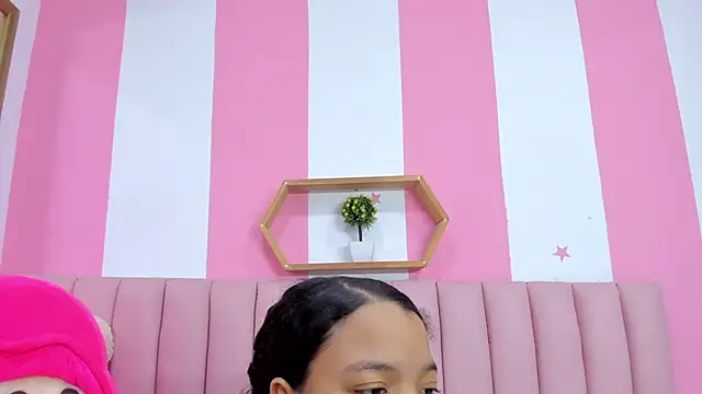 ISABELLA 020 online show from February 2026 12:43:02 PM