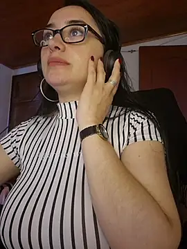 preetypeach online show from October 2025 09:26:02 PM