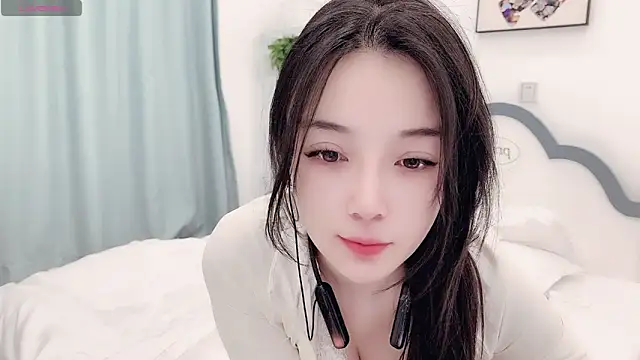 AKiKi711 online show from April 2026 05:18:02 AM