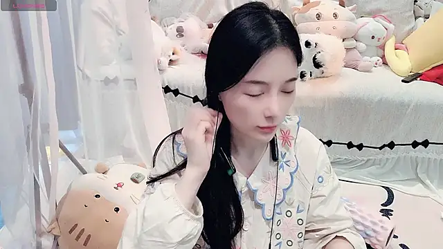 Snapshot of AKiKi711 chatting on June 2026 04:47:01 AM AKiKi711 online show from June 2026 04:47:01 AM