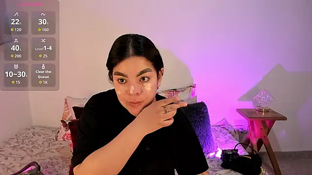 Kylie2211 online show from October 2025 07:14:02 PM