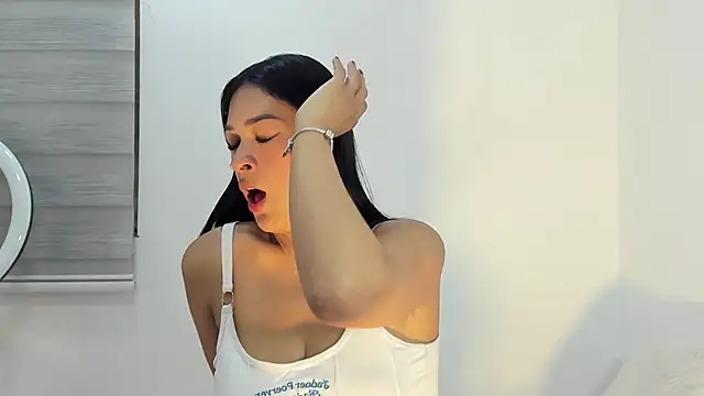 bella hadid1  online show from February 2026 03:57:01 AM