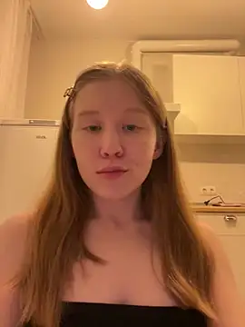 Snapshot of Eva_Weyne chatting on April 2026 08:50:01 PM Eva Weyne online show from April 2026 08:50:01 PM