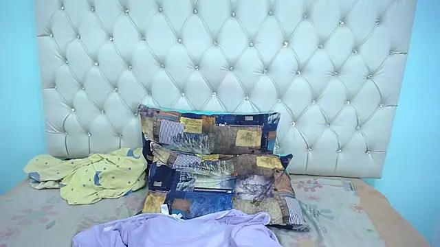 LindaKardi online show from November 2025 04:30:01 PM