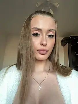 Snapshot of Sweet__Milly chatting on June 2026 04:45:01 PM Sweet Milly online show from June 2026 04:45:01 PM