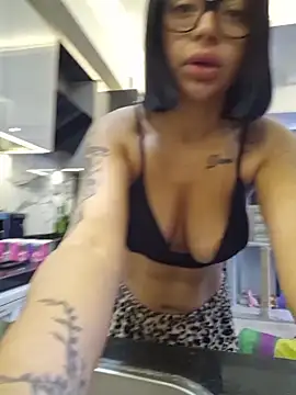 Snapshot of Esmertarcinim chatting on December 2025 09:18:01 AM Esmertarcinim online show from December 2025 09:18:01 AM