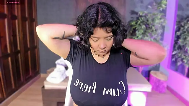 Evelynn online show from November 2025 10:59:01 AM