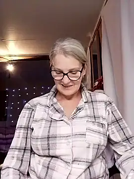 irinamaux online show from November 2025 04:07:01 PM