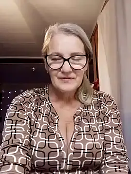 irinamaux online show from November 2025 07:03:01 PM