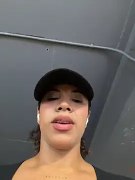 Brunettexio online show from December 2025 06:47:01 PM