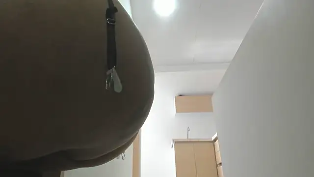 esmeraldastrong online show from December 2024 08:00:02 PM