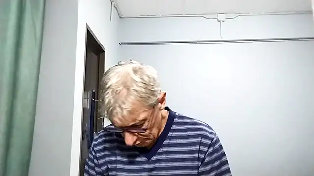 BIGUNCUTHARDCOCK online show from September 2025 12:11:01 AM