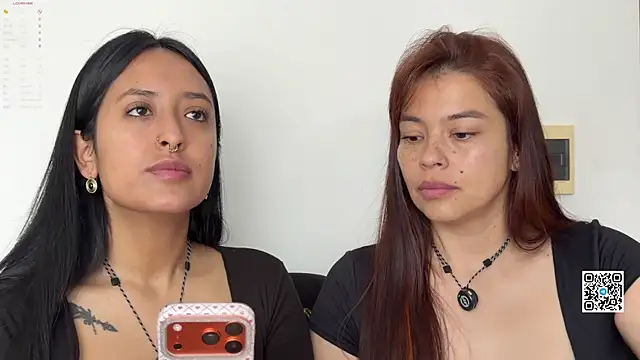 Snapshot of 2SummerLove1 chatting on May 2026 02:44:01 PM 2SummerLove1 online show from May 2026 02:44:01 PM