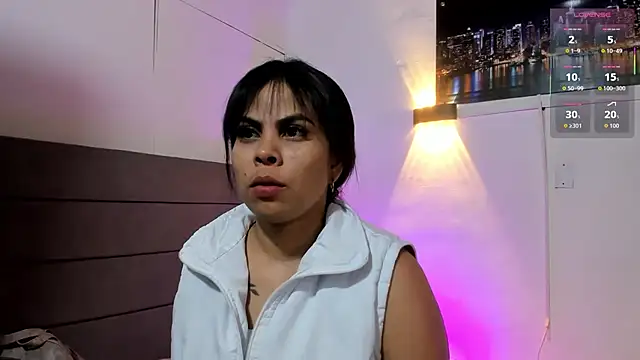 Julieta Coopeer  online show from May 2026 10:42:01 AM