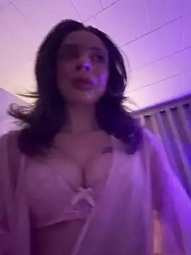 Snapshot of greedybratt chatting on May 2026 03:45:01 AM greedybratt online show from May 2026 03:45:01 AM