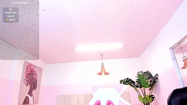 Red lady online show from February 2025 03:52:02 AM