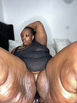 Snapshot of MsWhiteChocolatte chatting on February 2026 06:48:02 AM MsWhiteChocolatte online show from February 2026 06:48:02 AM