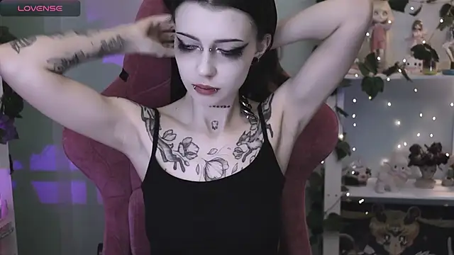 Snapshot of prettybones chatting on June 2026 09:37:02 PM prettybones online show from June 2026 09:37:02 PM