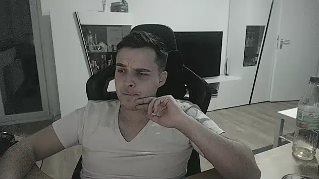 SharkLuigi online show from January 2025 11:27:01 PM