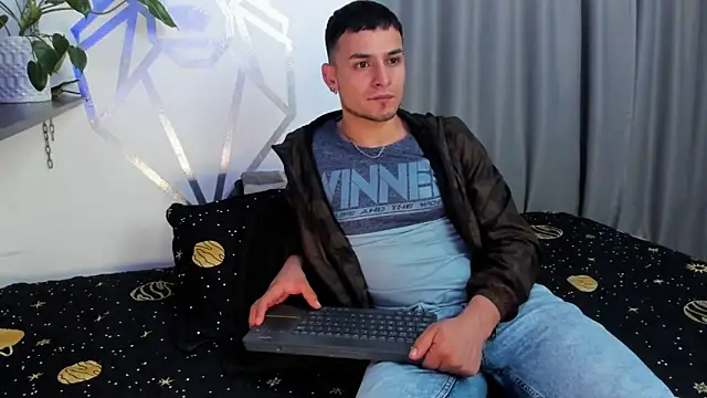 Aron-santoro online show from December 2024 03:24:01 AM