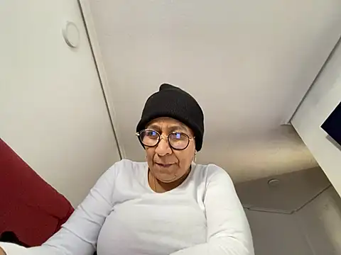 sweeviolet online show from December 2024 10:38:02 AM