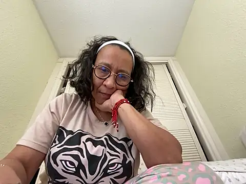 sweeviolet online show from February 2025 09:40:02 AM