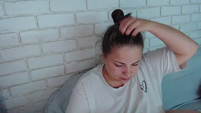 Crazyy girl  online show from October 2025 06:25:02 PM