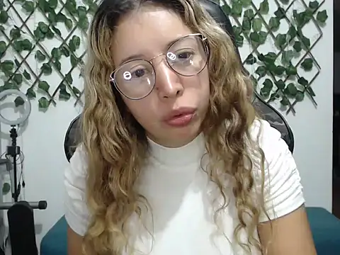 Snapshot of jeiana4u chatting on May 2026 04:18:01 AM jeiana4u online show from May 2026 04:18:01 AM