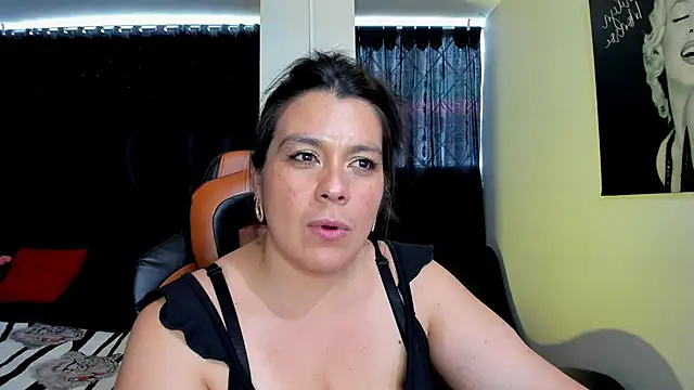 martina foxy  online show from February 2025 06:40:02 PM