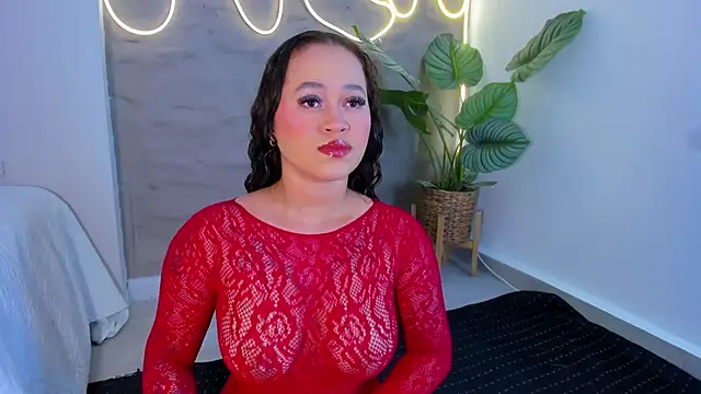 Snapshot of Isa__Blanc chatting on January 2025 02:50:01 AM Isa Blanc online show from January 2025 02:50:01 AM
