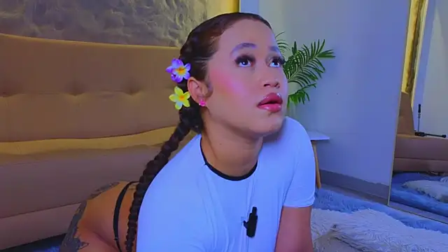 Snapshot of Isa__Blanc chatting on October 2025 03:15:02 AM Isa Blanc online show from October 2025 03:15:02 AM