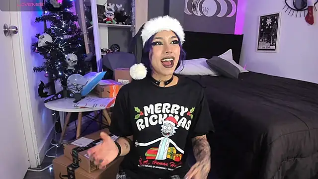 Snapshot of Raven_Witch_ chatting on December 2024 08:38:02 PM Raven Witch online show from December 2024 08:38:02 PM