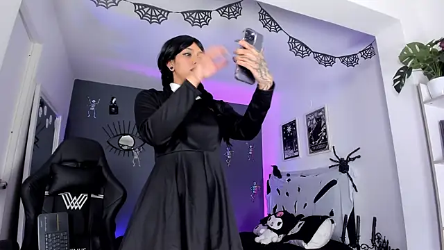 Snapshot of Raven_Witch_ chatting on October 2025 10:43:01 PM Raven Witch online show from October 2025 10:43:01 PM