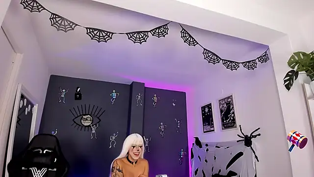 Snapshot of Raven_Witch_ chatting on October 2025 09:04:02 PM Raven Witch online show from October 2025 09:04:02 PM