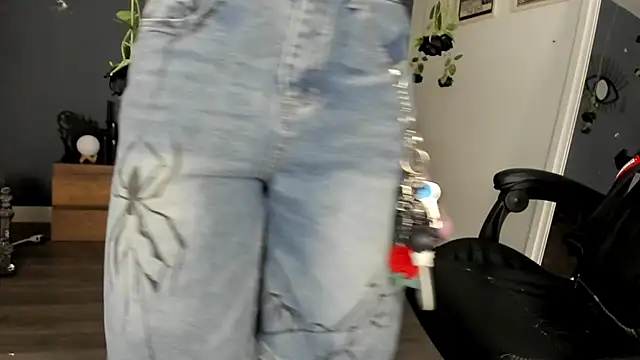 Raven Witch  online show from March 2026 04:57:02 PM