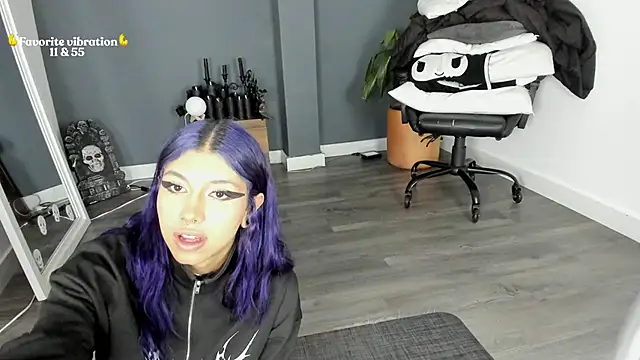 Raven Witch  online show from June 2026 05:58:02 PM