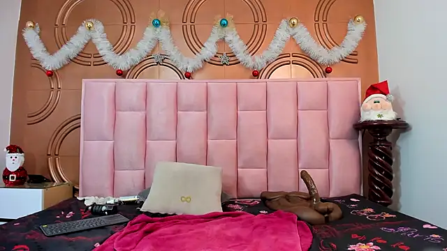 emmily keller19 online show from December 2024 04:21:01 PM